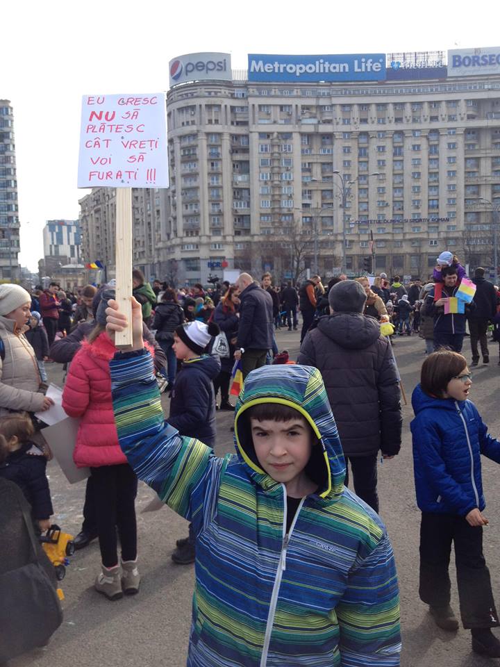 Protestul copiilor la Guvern (Epoch Times)