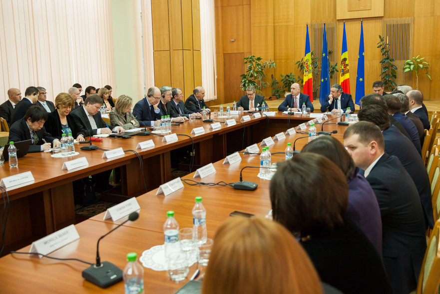 Intrevederea partenerilor de dezvoltare a RM cu Pavel Filip şi cabinetul de miniştri de la Chişinău. 15.02.2017 (gov.md)