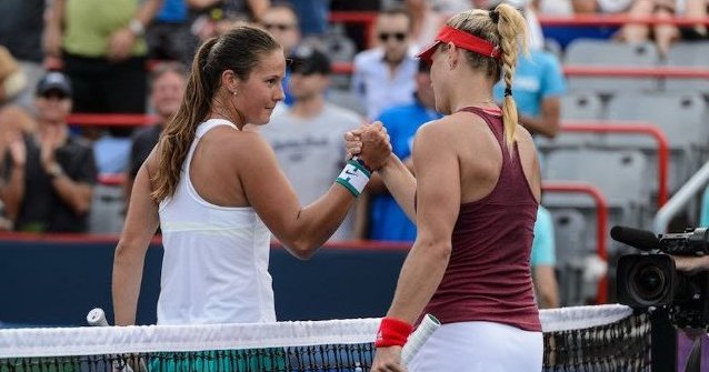 Jucătoarele de tenis Angelique Kerber (Germania) şi Daria  Kasatkina (Rusia).