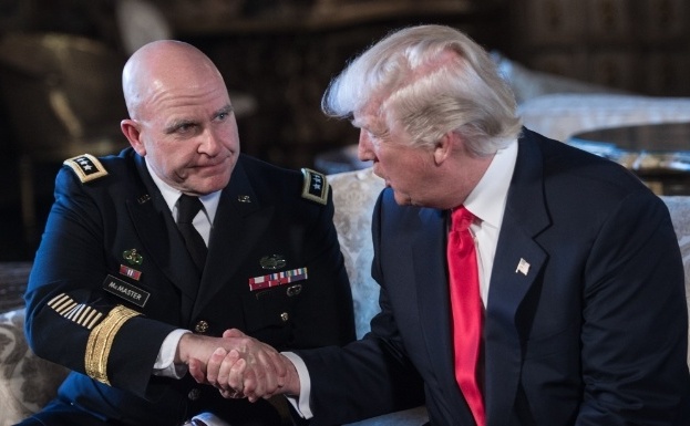 Trump a anunţat luni seara numirea în poziţia de consilier pentru securitate naţională la Casa Alba a generalului-locotenent in retragere H.R. McMaster.