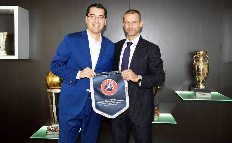 Preşedintele Federaţiei Române de Fotbal, Răzvan  Burleanu, alături de preşedintele UEFA, slovenul Aleksander Ceferin.