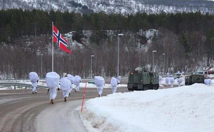 Soldaţi participă la exerciţiul militar al NATO Joint Viking 2017 în Norvegia, 6 martie 2017.