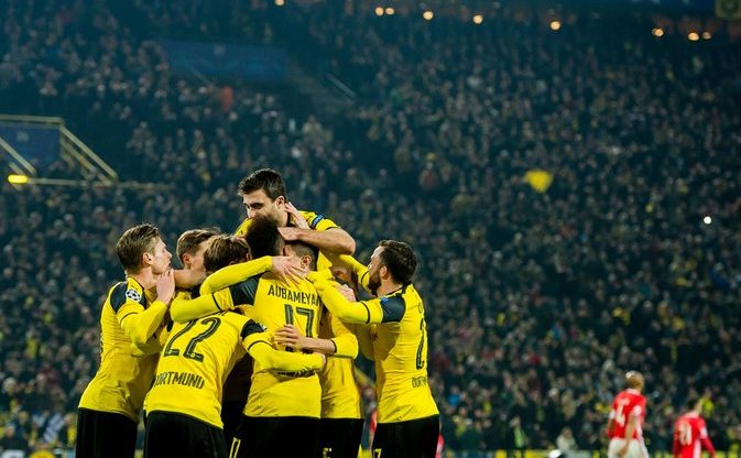 Echipa de fotbal germană Borussia Dortmund.