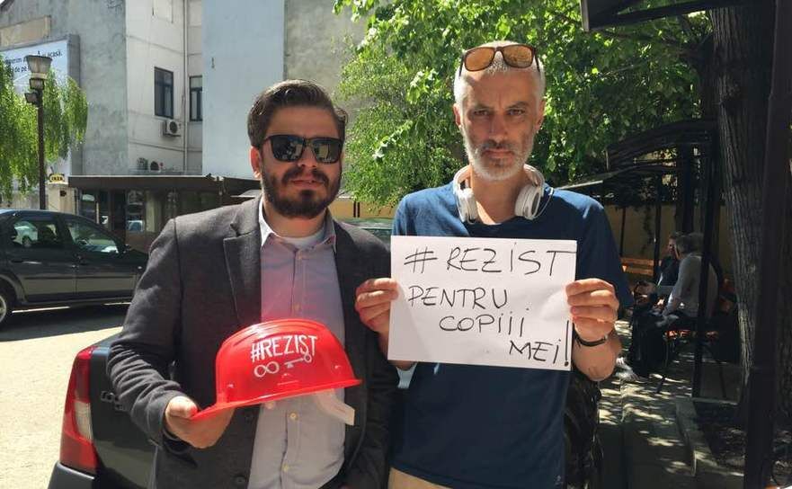 Protestatari #rezist (Facebook.com / Marian Raduna)