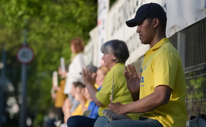 Protest al practicanţilor Falun Gong (Mihuţ Savu / Epoch Times România)