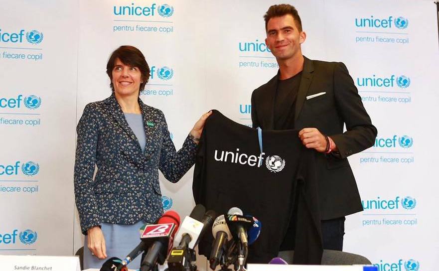 Jucătorul de tenis Horia Tecău alături de Sandie Blanchet, reprezentanta UNICEF în România.