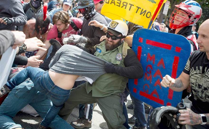Protest violent între susţinători şi opozanţi ai preşedintelui Donald Trump în Berkeley, California, 15 aprilie 2017.