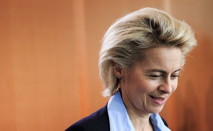 Ministrul german al apărării, Ursula von der Leyen.