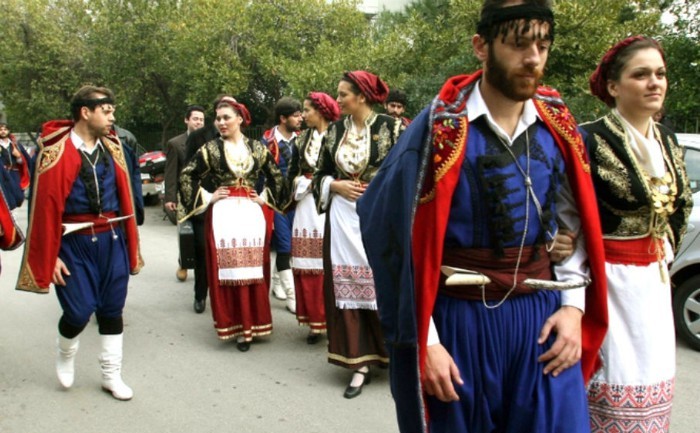 Locuitori din insula greacă Creta (greece.greekreporter.com)