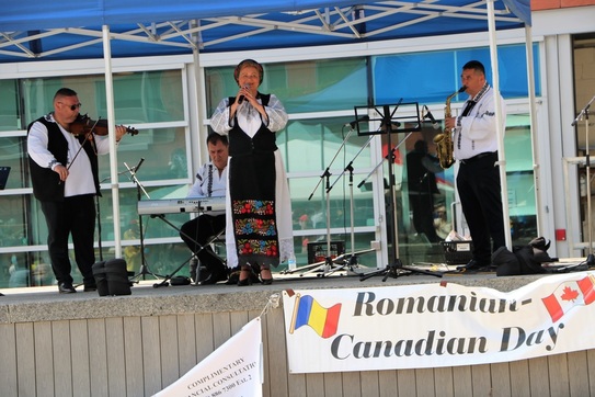 Ceteraşii de la Gherla - la sărbătoarea Zilei Romano-Canadiane din Kitchener (Maria Matyiku / The Epoch Times)