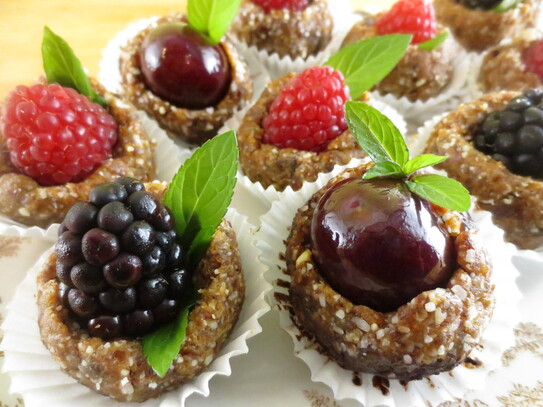 Mini tarte cu fructe de sezon fără coacere (Maria Matyiku / The Epoch Times)