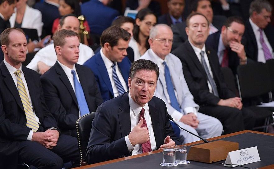 Fostul director FBI James Comey depune mărturie în faţa Comitetului de Informaţii al Senatului SUA, 8 iunie 2017. 