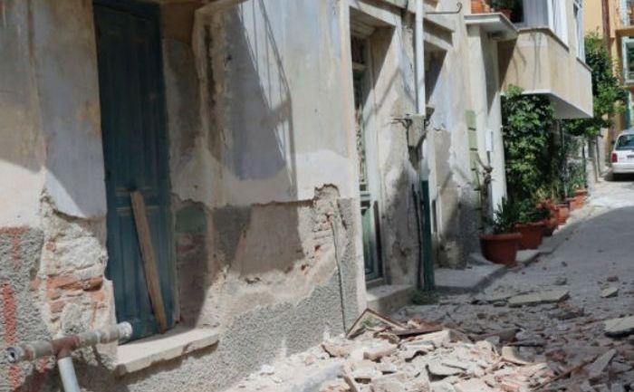 Pagube produse de un cutremur în satul Plomari de pe insula elenă Lesbos, 12 iunie 2017. Cutremurul a lovit şi insula elenă Chios precum şi coasta Mării Egee din vestul Turciei. (Getty Images)