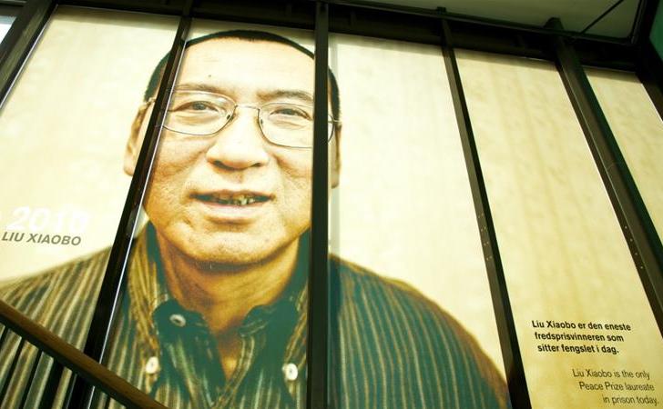 Poster cu Liu Xiaobo, activist pro-democraţie chinez condamnat în 2009 la 11 ani de închisoare de regimul comunist din Beijing.