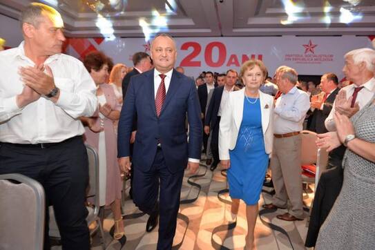Igor Dodon şi Zinaida Greceanîi la serbarea jubileului PSRM (facebook.com)