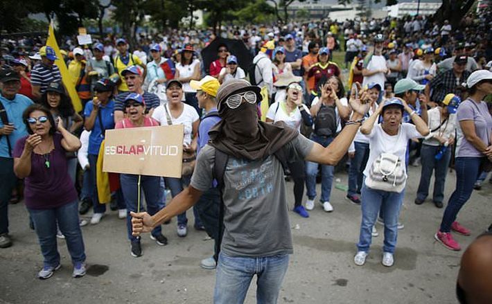 Protest anti-guvern în capitala venezueleană Caracas, 1 iulie 2017.