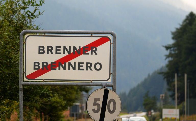 Pasul Brenner, un punct de frontieră austro-italian.