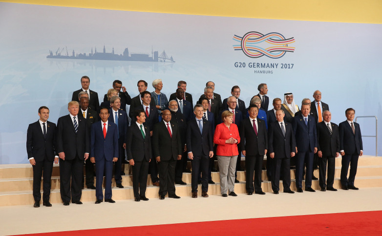 Liderii internaţionali participă la o poză de grup în prima zi a summitului G20 în oraşul german Hamburg, 7 iulie 2017.