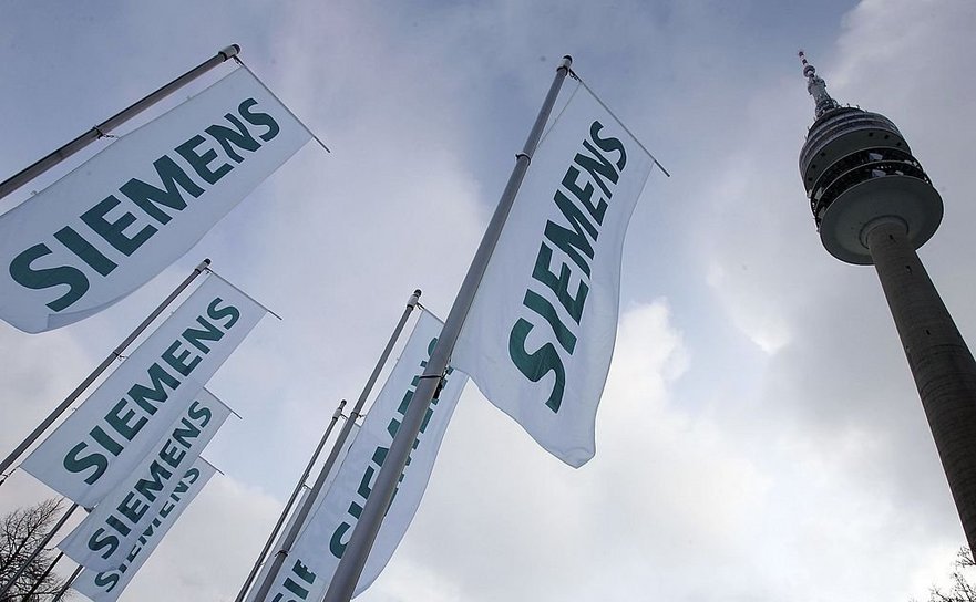 Logo-ul companiei germane Siemens.