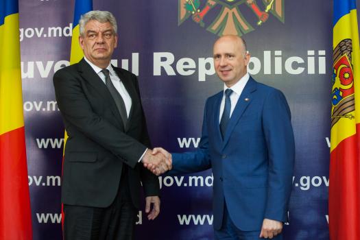 Premierul român, Mihai Tudose împreună cu Pavel Filip (gov.md)
