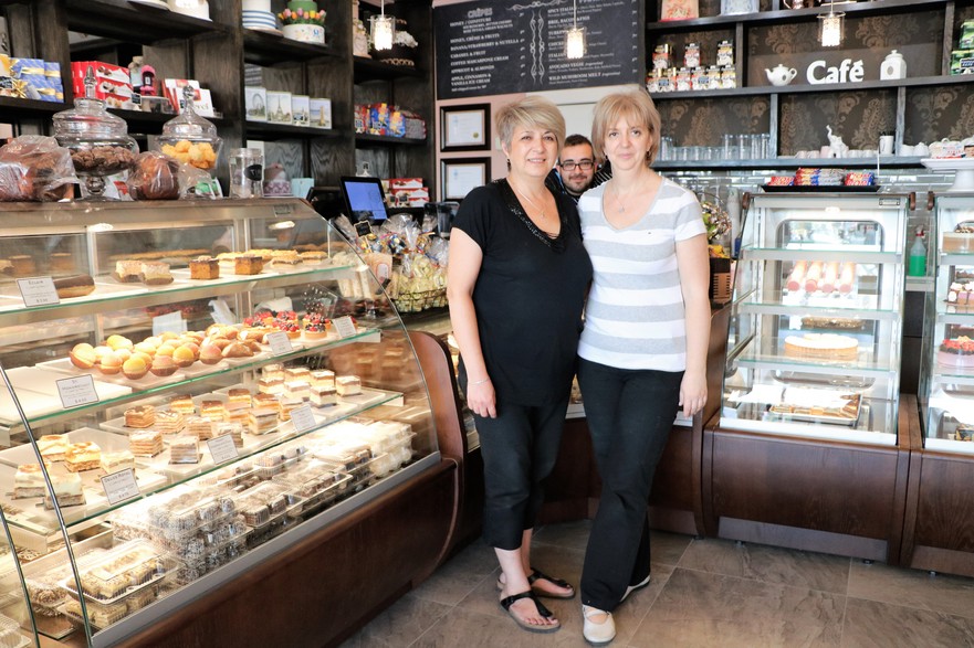 Cristina Macavei şi Carmen Vasilescu - Casa Romana Sweets Boutique