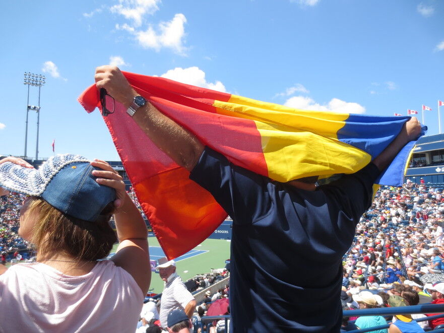 Rogers Cup 2015 (arhivă): Galeria românească se organizează eficient şi este o prezenţă pozitivă care crează suspans şi animaţie (Maria Matyiku / The Epoch Times)