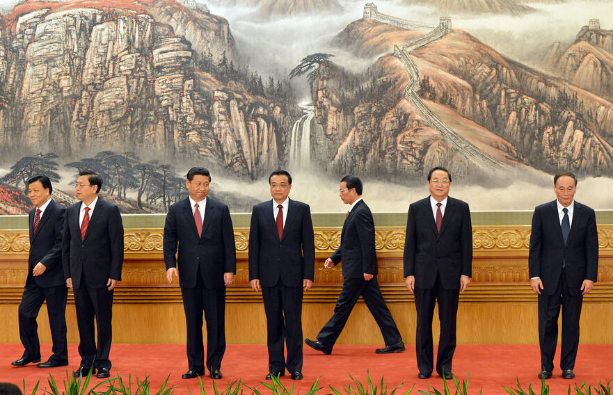 Comitetul permanent al Biroului Politic, Politburo, de la stanga la dreapta: Liu Yunshan, Zhang Dejiang, Xi Jinping, Li Keqiang, Zhang Gaoli, Yu Zhengsheng şi Wang Qishan, Beijing, la 15 noimbrie 2012 (MARK RALSTON/AFP/Getty Images)