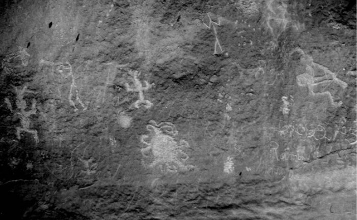 
O petroglifă pe „Piedra del Sol“, din Chaco Culture National Historical Park (SUA) ar putea reprezenta o eclipsă de soare