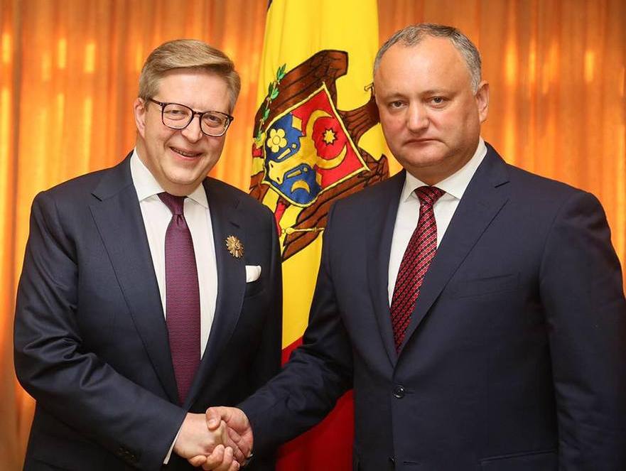 Igor Dodon şi Pirkka Tapiola la preşedinţia R. Moldova 16.08.2017 (facebook.com)