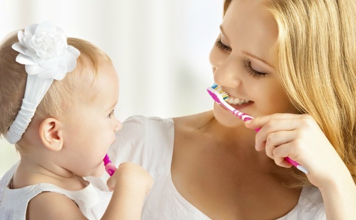 Este esenţial să amintim celor mici că spălatul pe dinţi este o necesitate fundamentală, mai ales înainte de culcare (Getty Images)