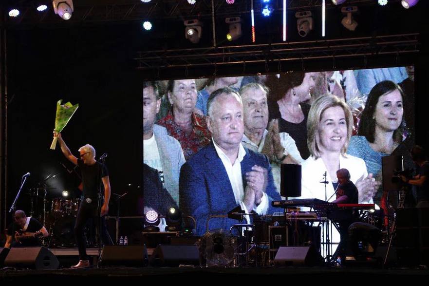 Igor Dodon şi Irina Vlah la festivităţile organizate de ziua Găgăuziei (facebook.com)