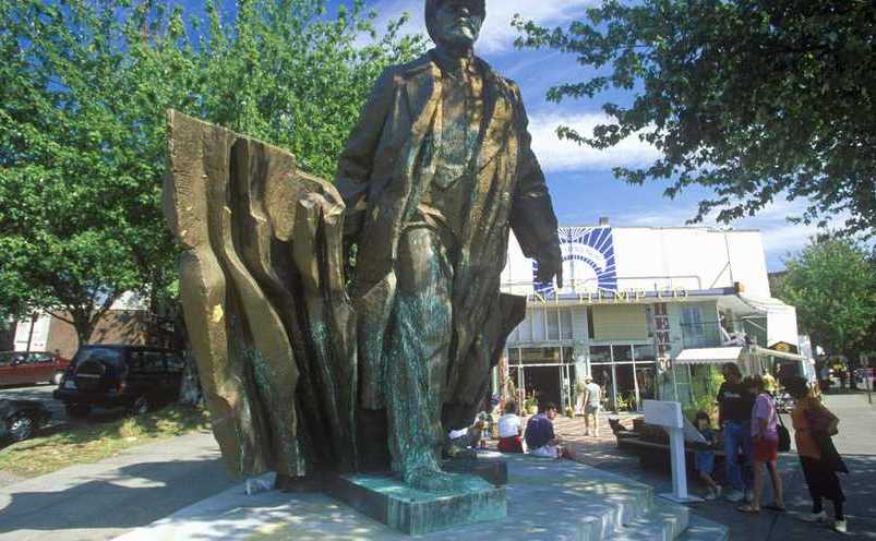 Statuie a liderului bolşevic Vladimir Lenin în oraşul american Seattle.