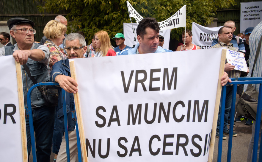 Protest la Ministerul Muncii al persoanelor cu dizabilitati (Mihut Savu (Epoch Times)