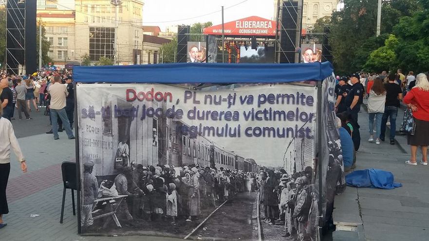Protest anti-Dodon la concertul din PMAN (Operaţiunea Iaşi-Chişinău)