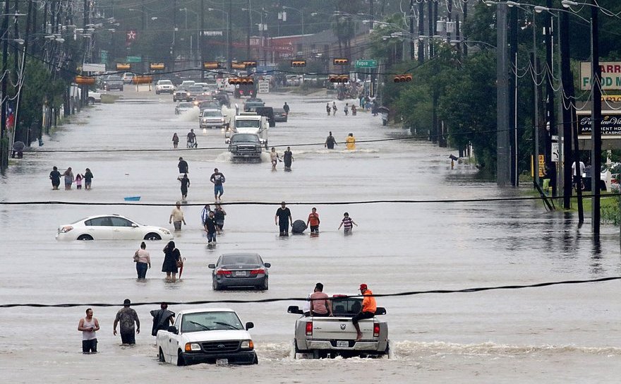 Houston lovit de cele mai mari inundaţii din istoria sa, cauzate de uraganul Harvey (THOMAS B. SHEA/AFP/Getty Images)