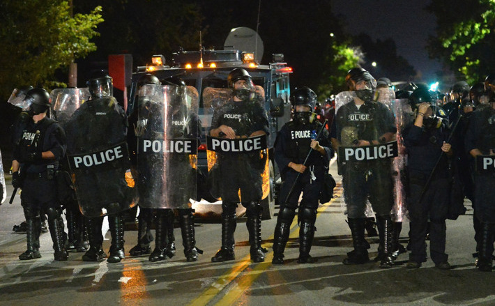Ofiţeri de poliţie în St. Louis, vineri 15 septembrie 2017 (Michael B. Thomas/Getty Images)