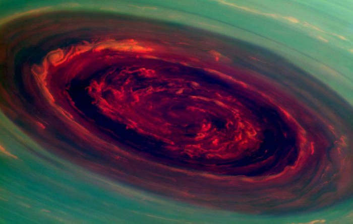 Uragan uriaş din jurul Polului Nord al planetei Saturn (NASA/JPL-Caltech/SSI)