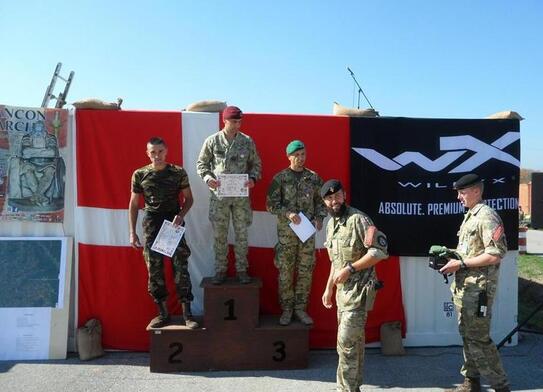 Militar moldovean participant la competiţia Dancon March (facebook.com/kfor dancon march)