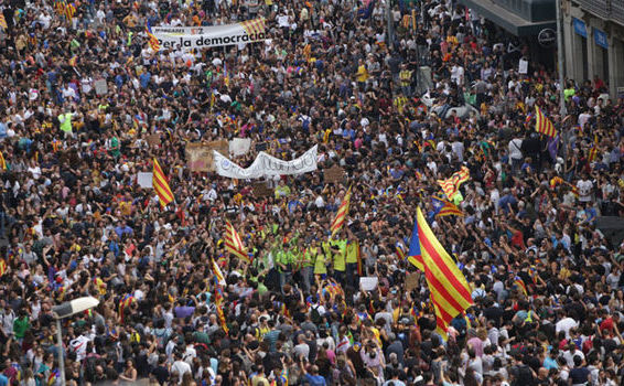 Proteste de masă în Barcelona, marţi, 3 octombrie 2017