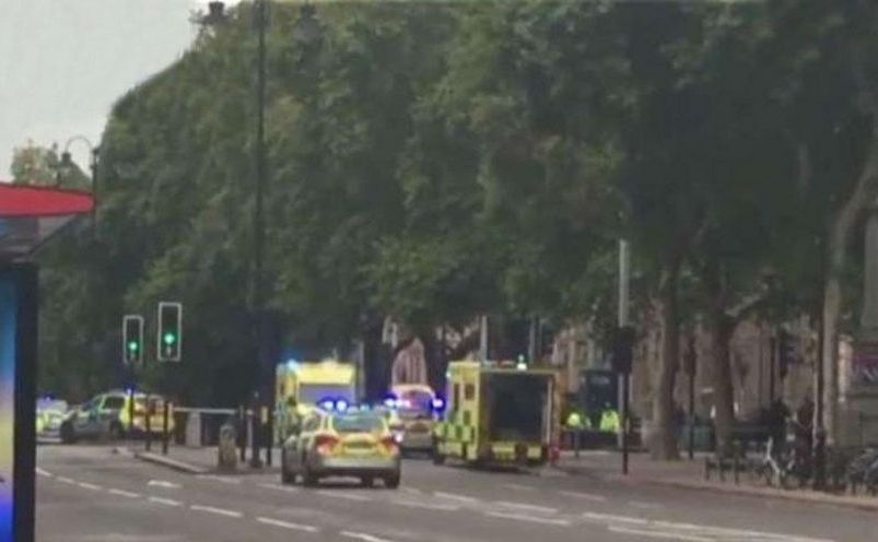 Londra - şofer intră intenţionat cu maşina pe trotuar rănind şapte persoane