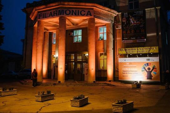 Startul campaniei ”16 zile de activism împotriva violenţei faţă de femei şi fete” la Filarmonica Naţională ”Serghei Lunchevici” din Chişinău (facebook.com/onu moldova)