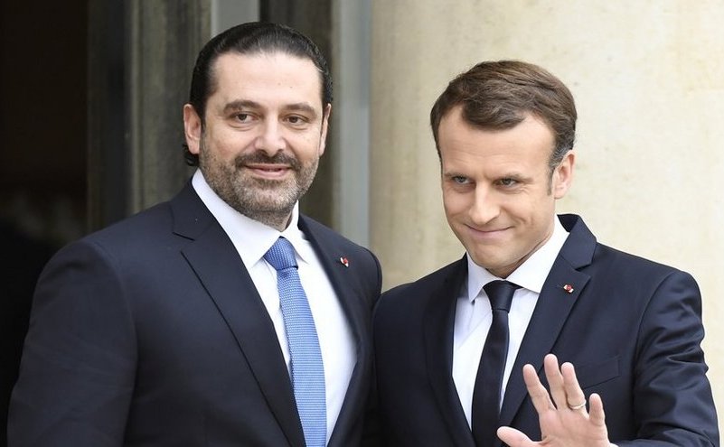 Premierul libanez Saad al-Hariri (st) şi preşedintele francez Emmanuel Macron pe treptele Palatului Elysée din Paris, 18 noiembrie 2017.