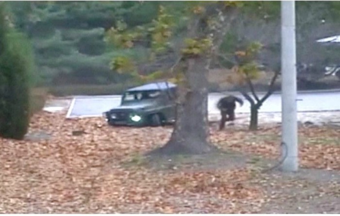 Momentul în care soldatul nord-coreean scapă