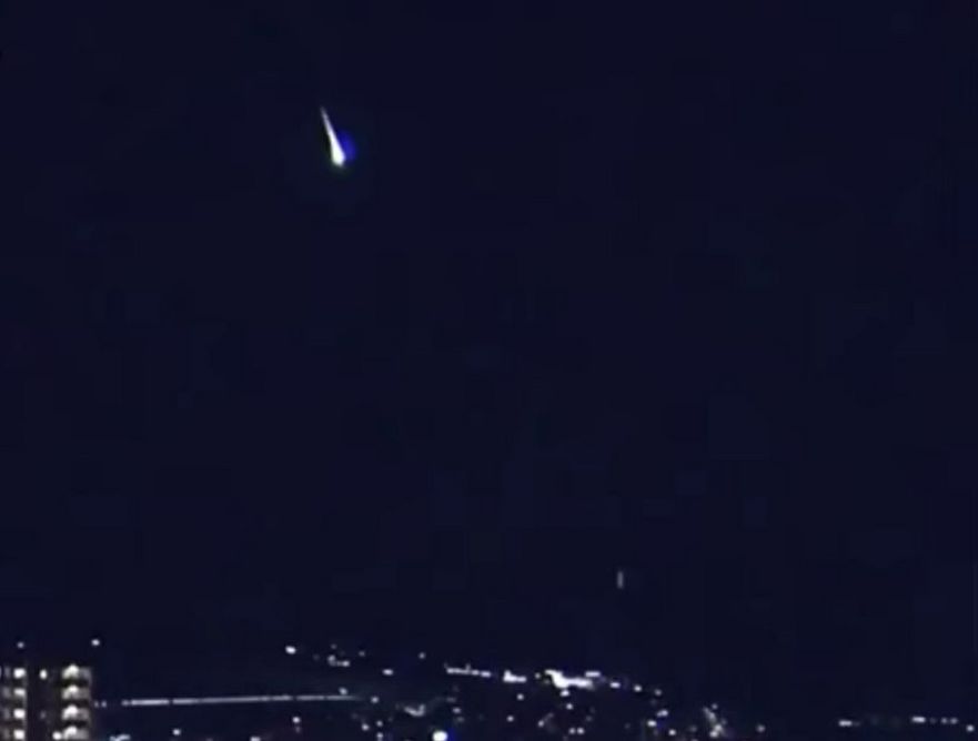 Obiect luminos pe cerul nopţii în Japonia, 21 noiembrie 2017.