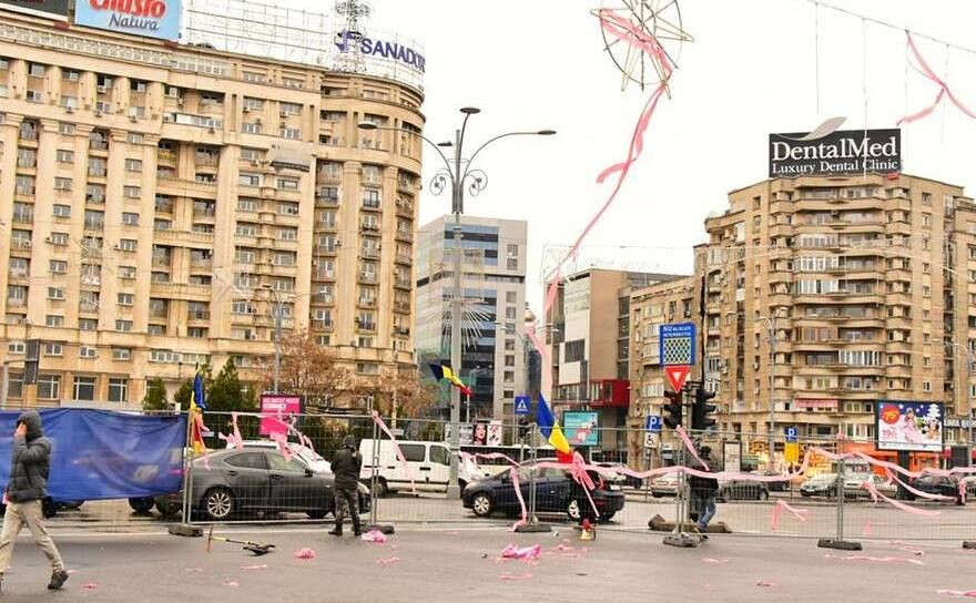 Instalarea târgului din Piaţa Victoriei (Alexandru Socol)