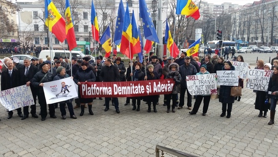 Flash mob în faţa BNM (The Epoch Times România)