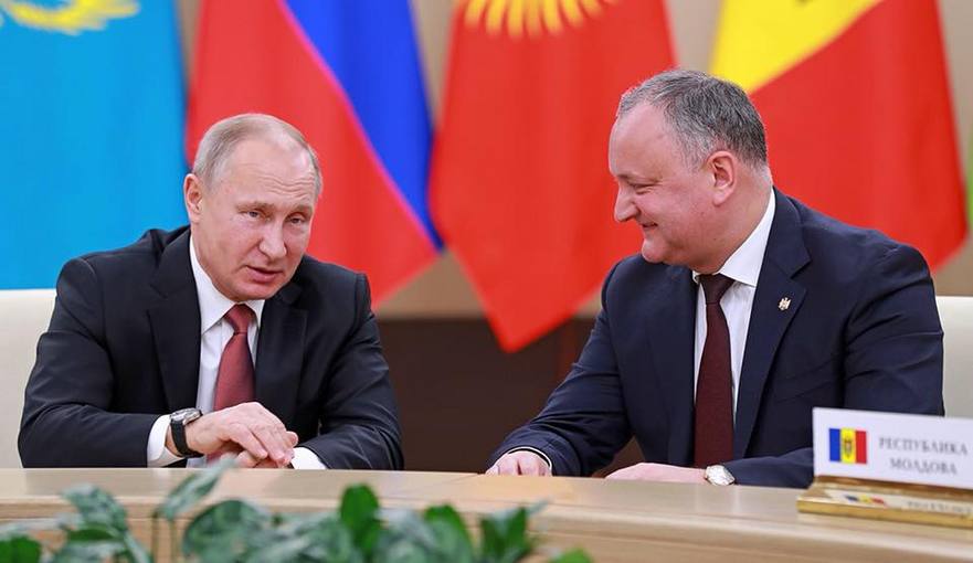 Vladimir Putin şi Igor Dodon la sumitul neformal al statelor CSI 26.12.2017 (facebook.com/dodon igor)