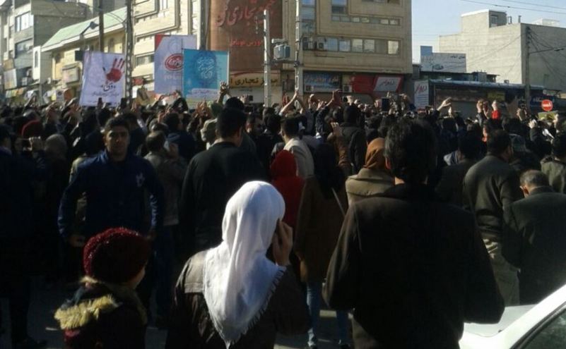 Protest anti-guvern în Kermanshah, Iran, 29 decembrie 2017.
