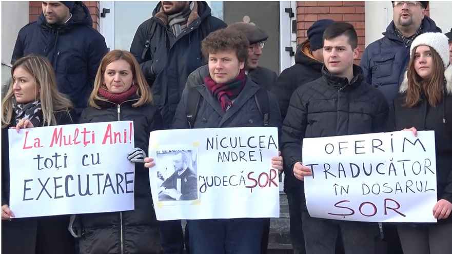Flash mob PAS la Judecătoria Chişinău (Captură Foto / privesc.eu)