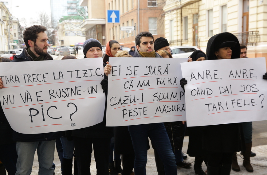 Flashmob PAS la sediul ANRE de la Chişinău